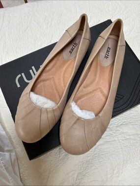 Nude ballet flats Earth Brand